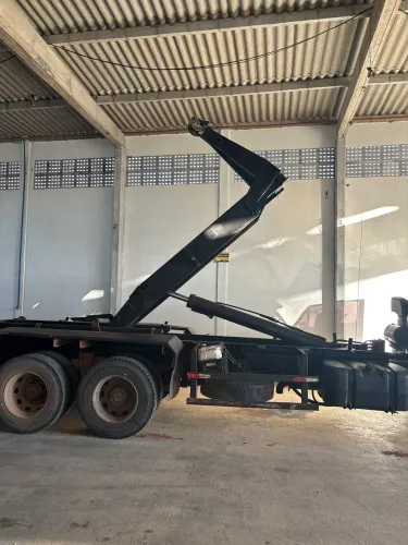 Equipamento basculante rollon/rolloff