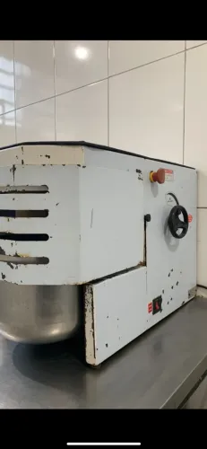 Vendo batedeira industrial