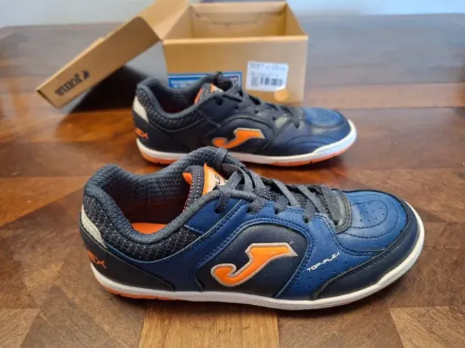 Chuteira futsal marca Joma número 32