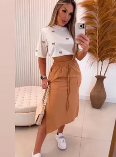 Saia Midi Feminina Moletinho com Bolso e Fenda P/M Caqui