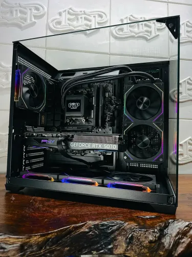 Ryzen 7 7800X 3D + RTX 5070