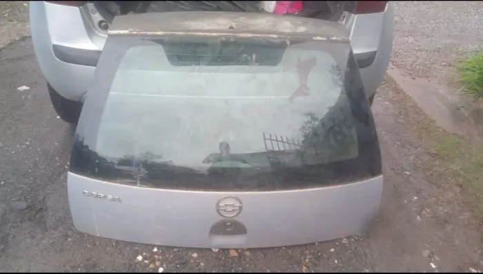 Tampa traseira do Corsa Montana Hatch