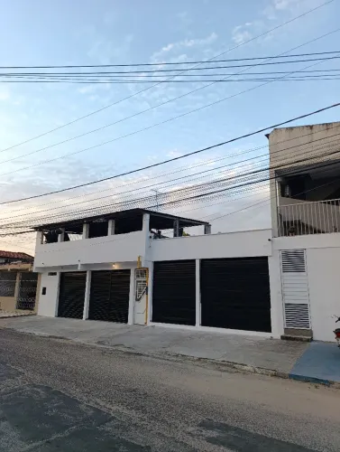 Lojas próximo ao shopping Boulevard na AV. João Durval 