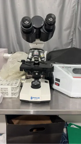 Microscópio Digilab