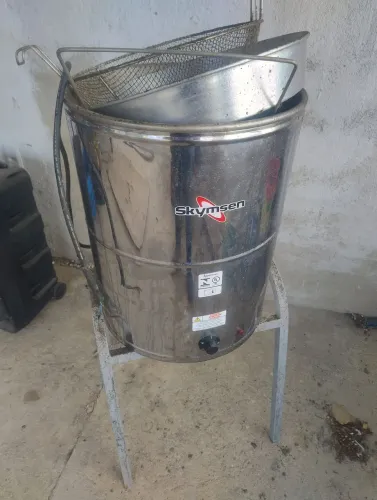 Fritadeira elétrica industrial água e óleo 24 litros