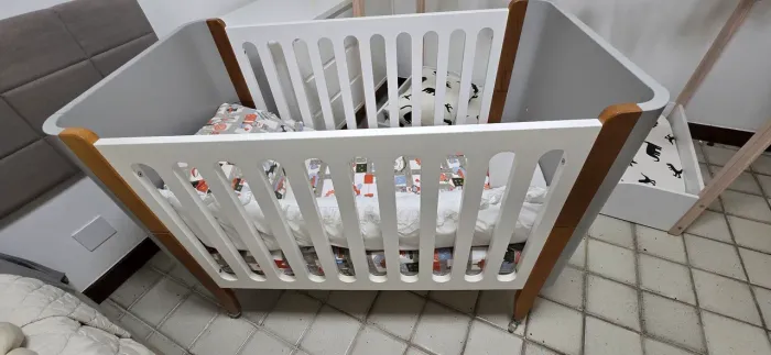 Berço vira cama (2 em 1)