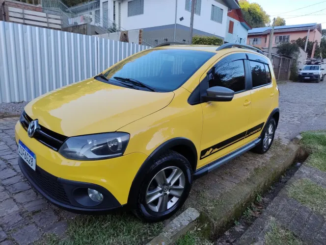 Volkswagen Crossfox 1.6 MI Total Flex 8V 5P 2012