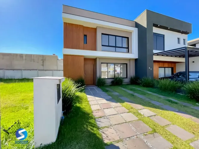 Casa Condominio em Porto Alegre, no bairro Ipanema, com 3 dormitório(s), e 3 banheiros, à
