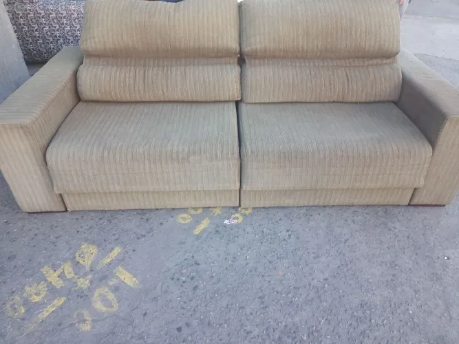 Sofá Retrátil Disponível