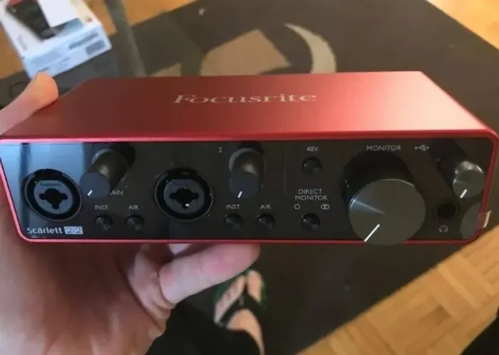 Interface De Áudio Usb Focusrite Scarlett 2i2 Geração 3