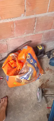 Vendo meio saco de rações de cachorro aberto