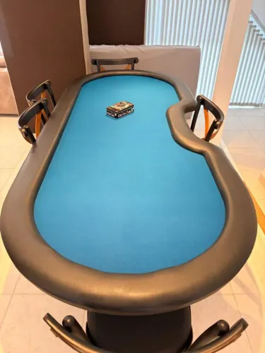 Pexinxa, vendo essa mesa de poker, nunca foi usada, com 6 cadeiras tb novas