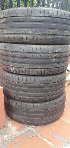 Pneus 18 Kumho 235 45 R18 os 4 por 300,00