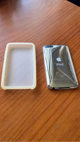 iPod Touch geração 2 com 8GB.