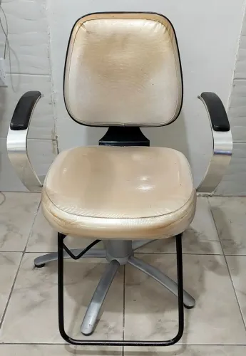 CADEIRA DE SALÃO COURO HIDRAULICA