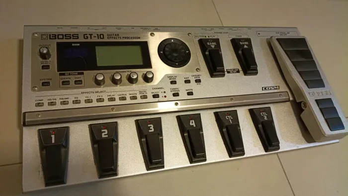 Pedaleira de guitarra Gt10 boss