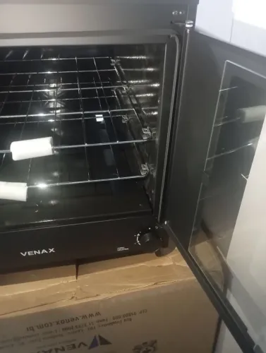 Forno a gás novo na caixa industrial 109 L