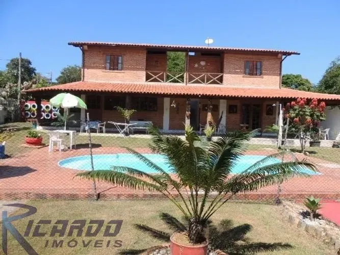 Chácara em Meaipe, com 5.000 m², duas casas, piscina, quadra gramada de esportes, campo de