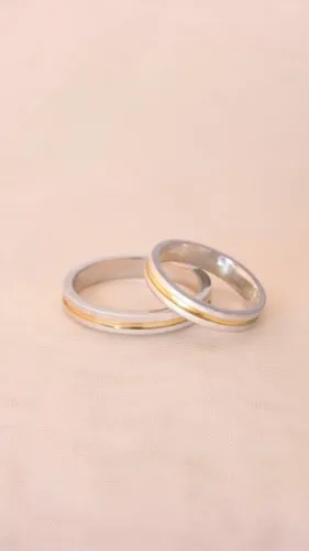 Par de alianças 3.5mm, com 1 friso central em Ouro Amarelo - Prata 950