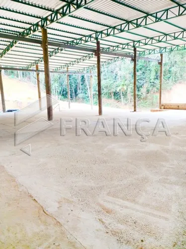 Aluga-se Galpão com 2000m² em Castelinho, Pedra Azul/E.S