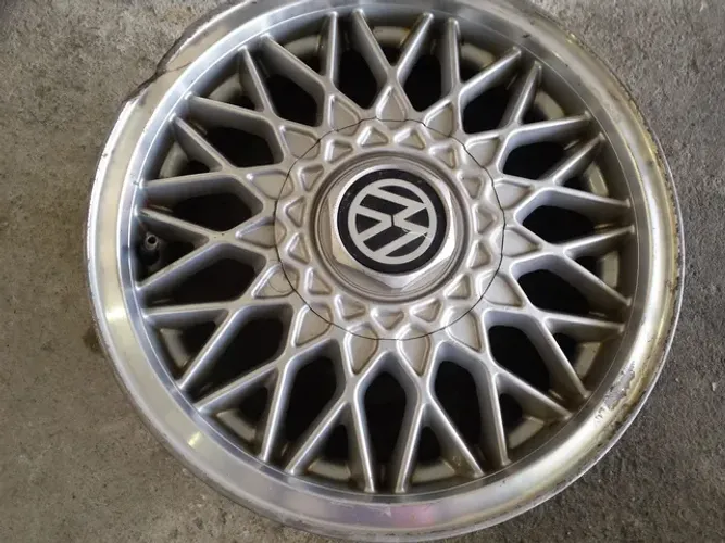 Roda aro 14 Volkswagen Santana executivo prata com borda diamantada 4x100