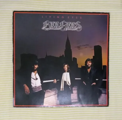 LP Bee Gees - Living Eyes (P-1981) Capa Dupla - Vinil em ótimo estado de conservação.