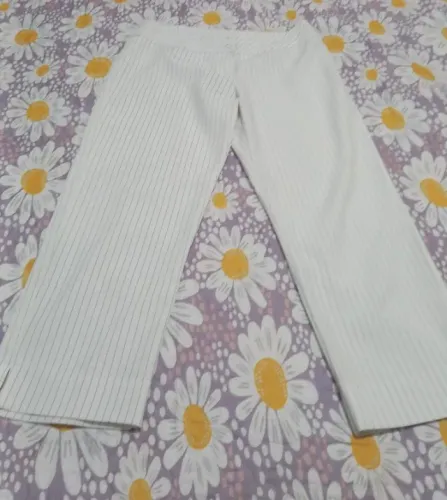 Calça Branca com listras tamanho P usada.