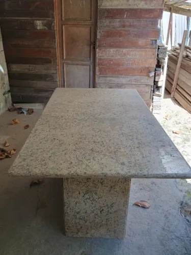 Mesa de Granito Amarelo