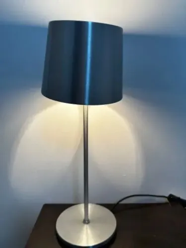 Abajur Moderno Tok&Stok em Aço Escovado com Lâmpada LED