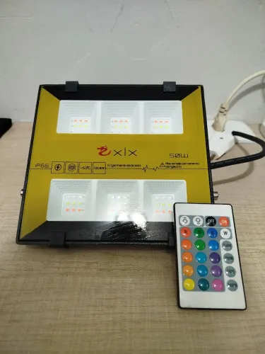 Refletor LED RGB 50W com Controle Remoto - Impermeável