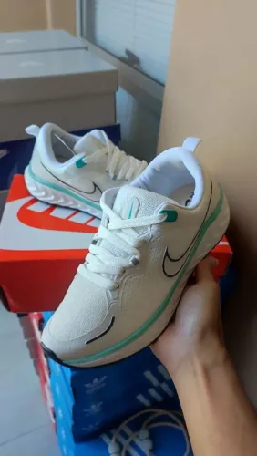 Tênis Nike React