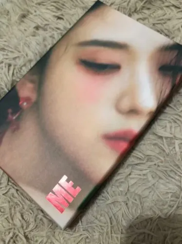 BLACKPINK JISOO - First Single Album [ ME ]RED VERSION (YG Select POB) + PÔSTER