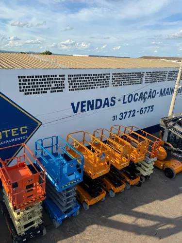 LOCAÇÃO DE PLATAFORMAS TESOURAS DE 8MTS A 14MTS