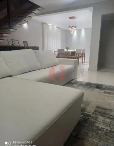 Casa sobrado à venda com 4 quartos sendo 4 suítes- 232 m²- No bairro Jardim das Indústrias
