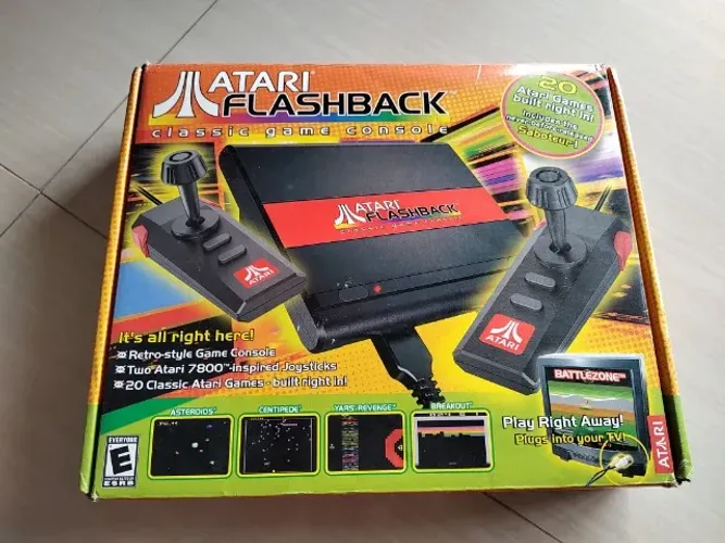 Console Atari Flashback na caixa e completo