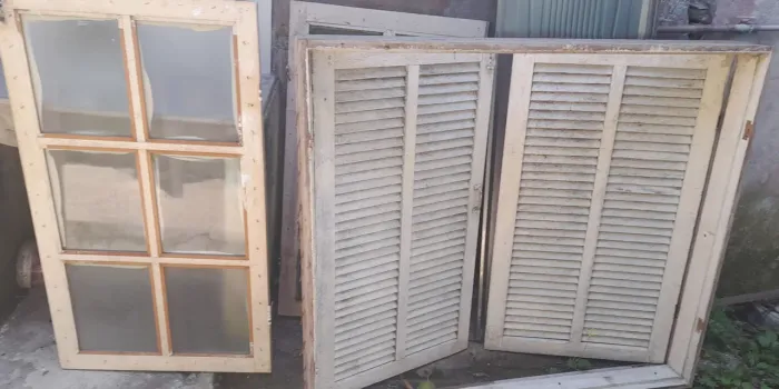 Janelas e venezianas de madeira