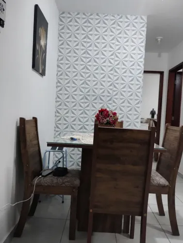 Mesa de jantar com 4 cadeiras