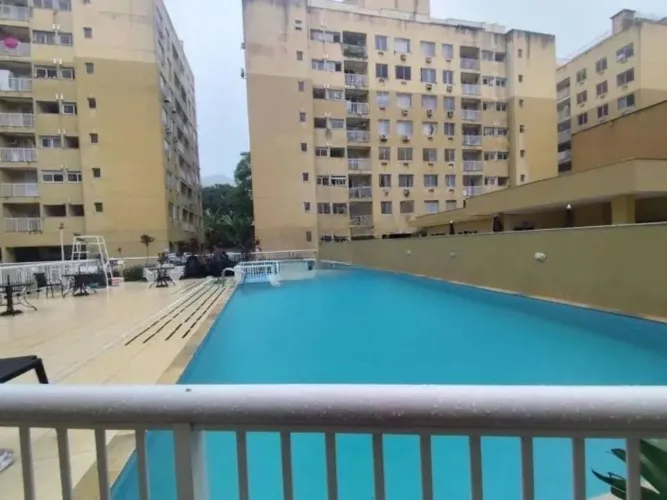 BS IMOBILIÁRIA VENDE - Condomínio Ouro Verde!Apartamento de 2 quartos, sendo 1 suíte, saca