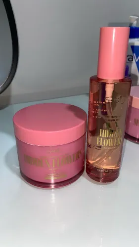 creme + body splash hidden flowers Skelt 