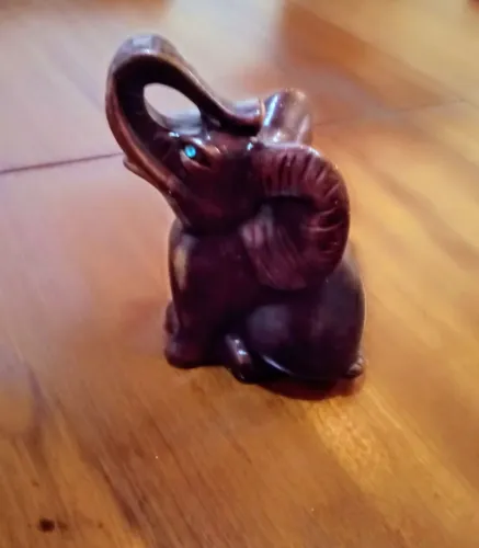 Elefante escultura - pátina ouro velho 15cm - sorte & prosperidade<br>