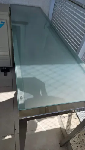 Aparador em aço inox 316 polido.