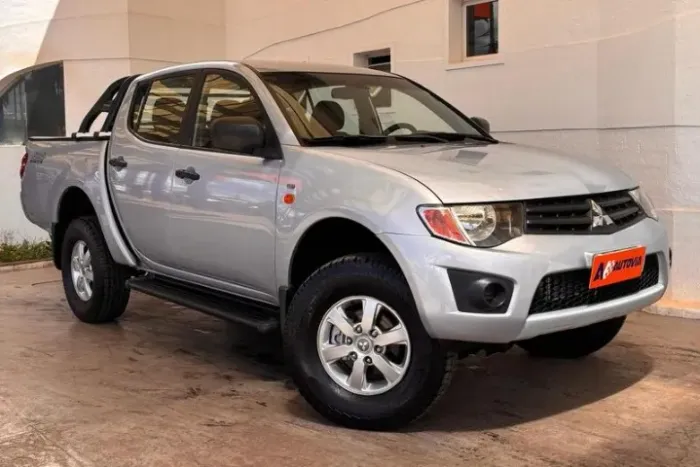 Mitsubishi L200 Triton GLS 3.2 CD TB Int.diesel MEC 2013