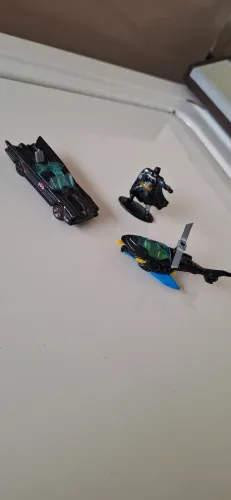 Coleção miniaturas Batman: Batmóvel 8,5 cm, Figura 5 cm e Helicóptero 8,5 cm 