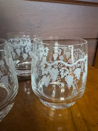 6 COPOS CRISTAL ÁGUA/ WHISKEY. PARREIRA/UVAS - PERFEITOS