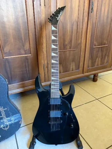 Guitarra Jackson Soloist EMG 81/85 