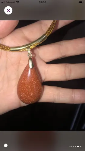 Colar com pingente de pedra