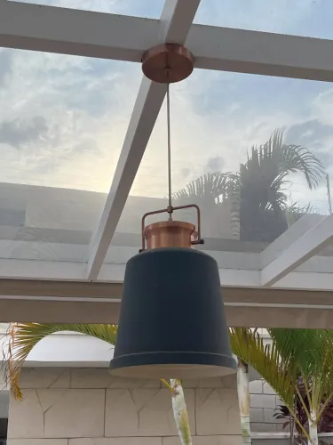 Luminária pendente preto fosco e cobre