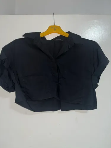 Blusa cropped estilo social preta Zara