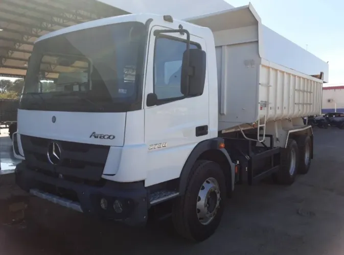 MB Atego 2730 ano 2022, 6x4, com caçamba de 12 m, em SP
