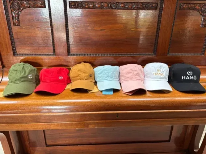 LOTE COM 116 BONÉS LINDOS E NOVOS EM 7 CORES